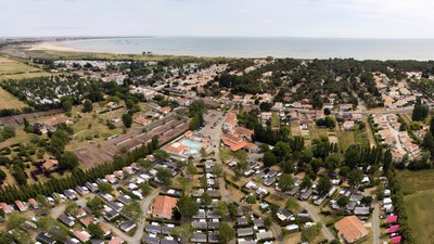À 700 mètres de la plage